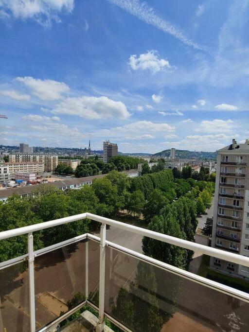 Spacieux F4 Avec Vue Panoramique Et 2 Places De Parking Rouen Eksteriør bilde